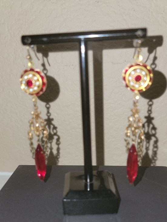 DW Designs by Diana✨ Jewelry - Stunning Ruby Crystal Earrings